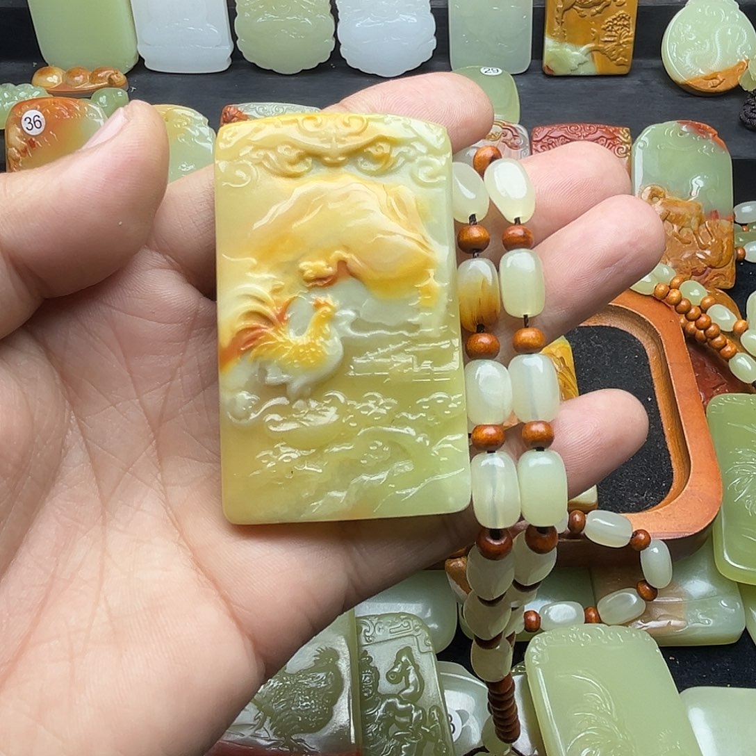 笑***生天然玉石生肖鸡牌子