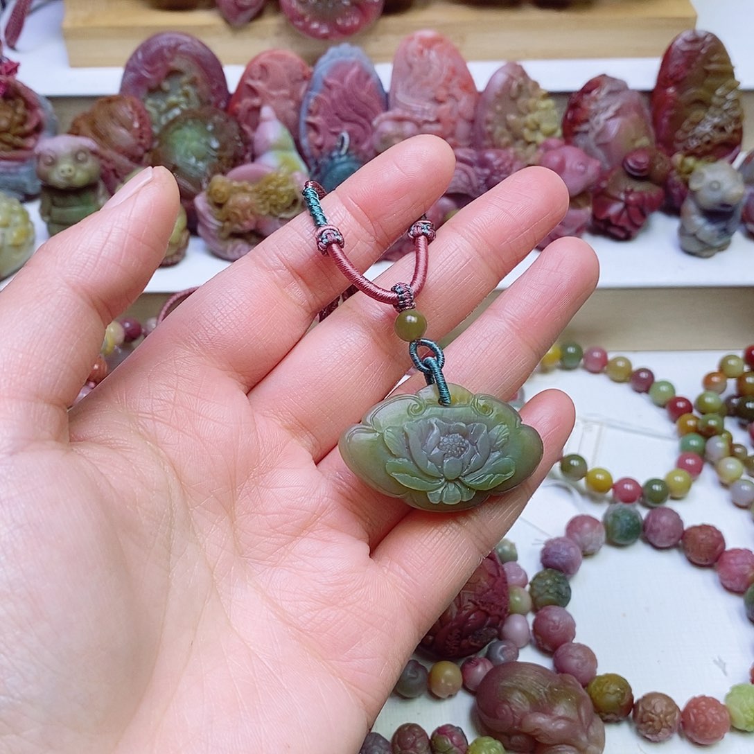 玛瑙/玉髓盐源玛瑙吊坠未镶嵌