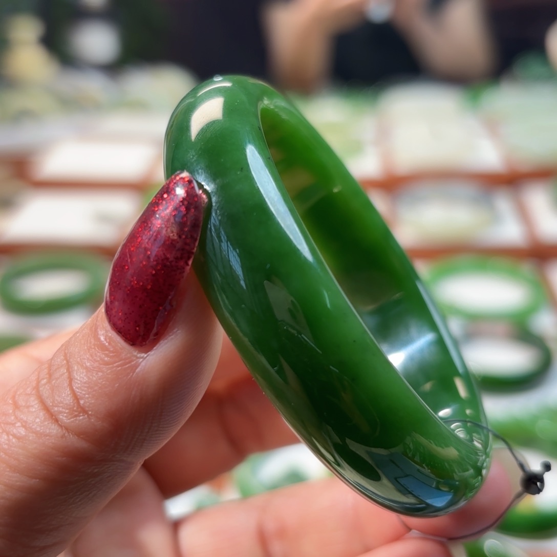 和田玉（碧玉）手镯未镶嵌肉**菇