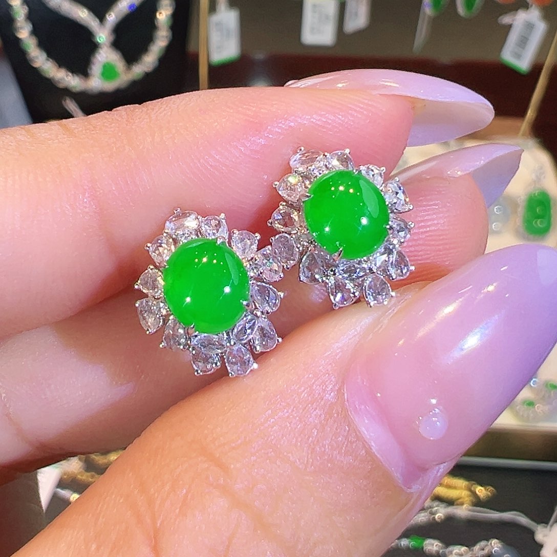 18K金镶嵌翡翠耳饰