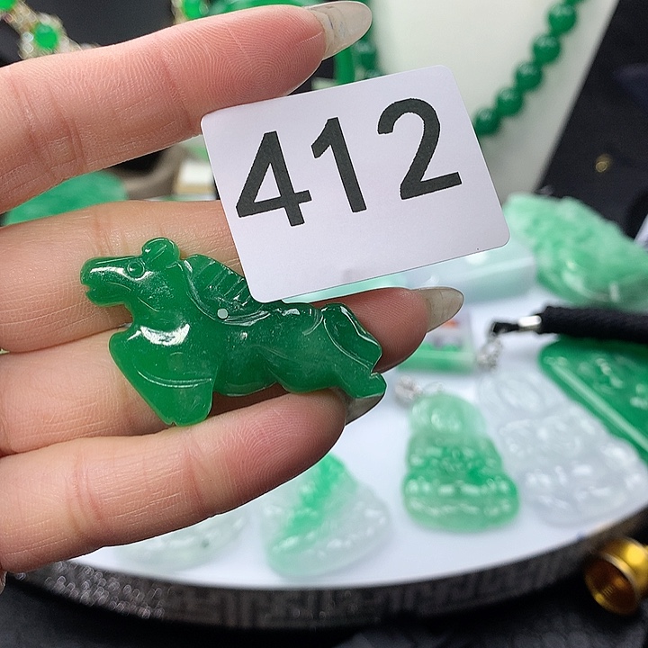 翡翠吊坠(赠链)未镶嵌