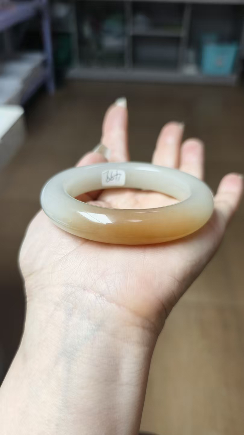 精美俏色平安玉镯