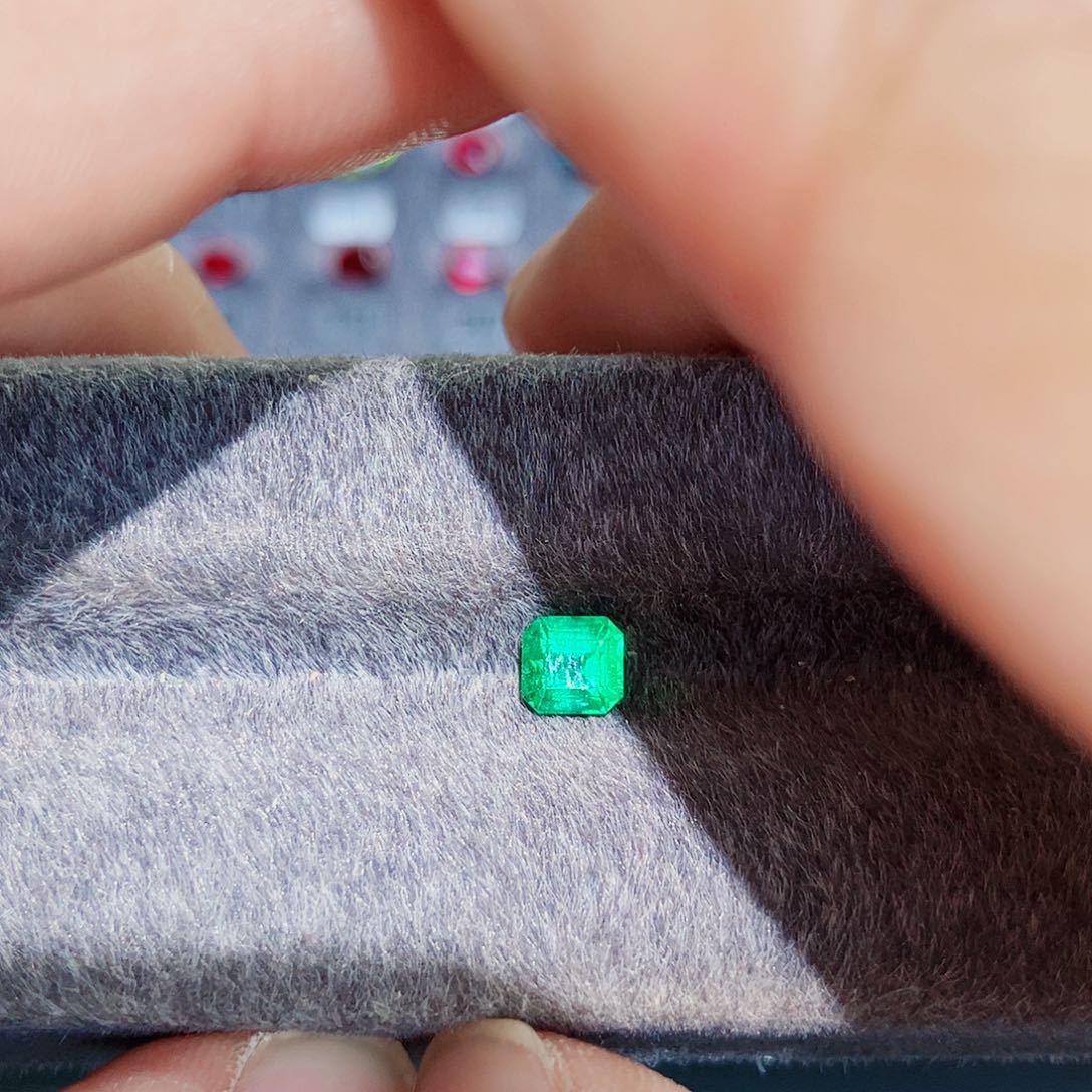 裸石未镶嵌祖母绿0.51潘姐沃顿微油Vb蝴蝶