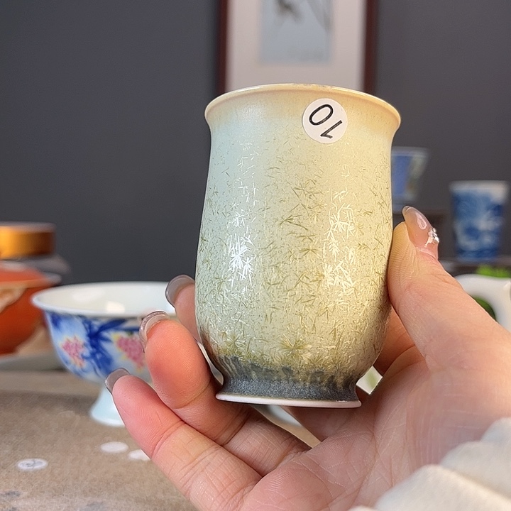 摆件景德镇陶瓷茶杯里