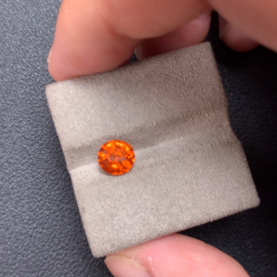 石榴石（芬达石）裸石未镶嵌1.485ct