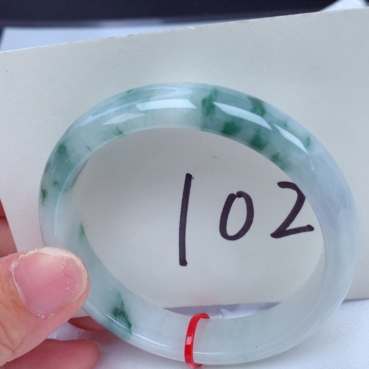 翡翠手镯未镶嵌翡翠