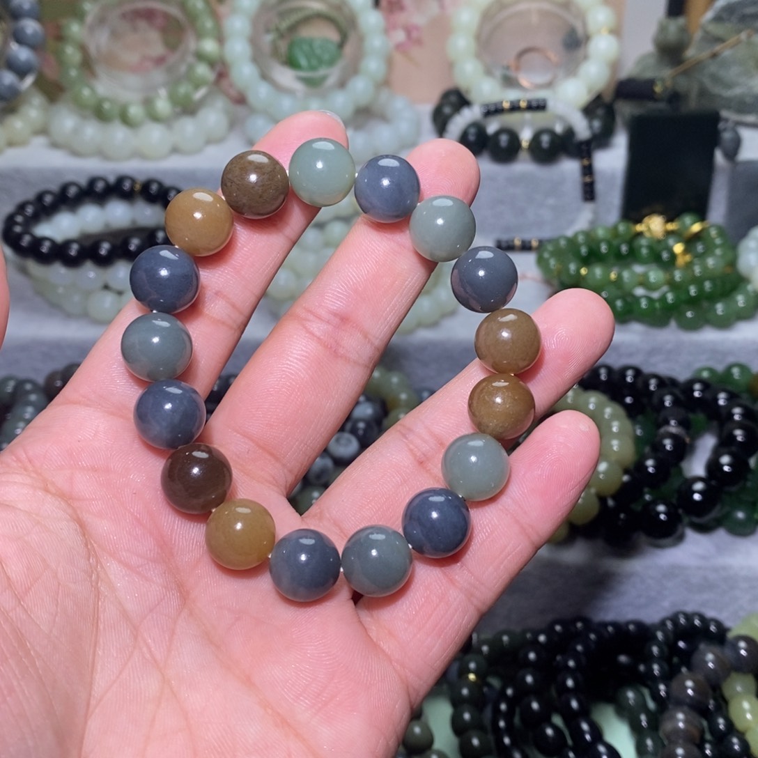 瓦***莎和田玉未镶嵌手链