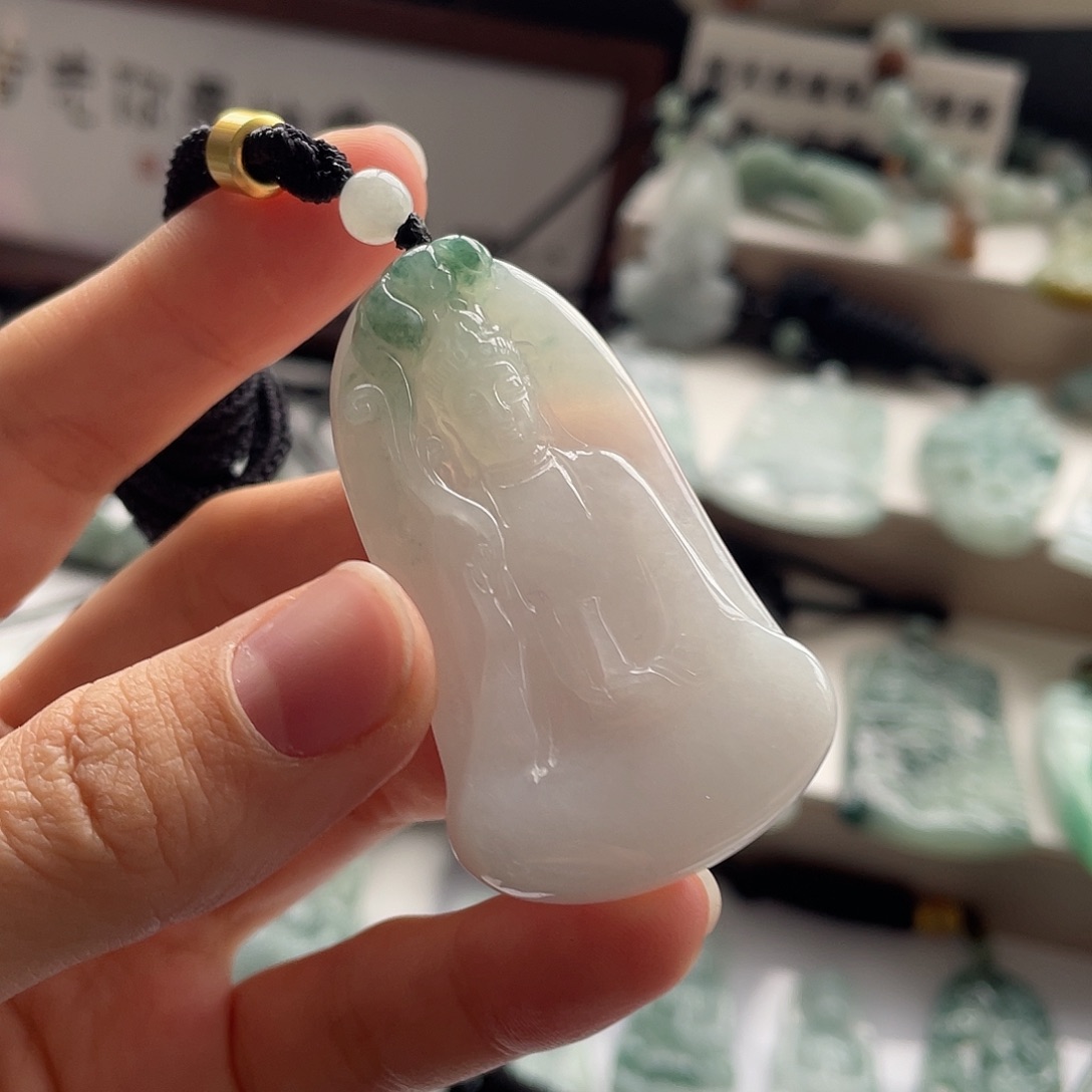 翡翠未镶嵌颈饰素衣观音