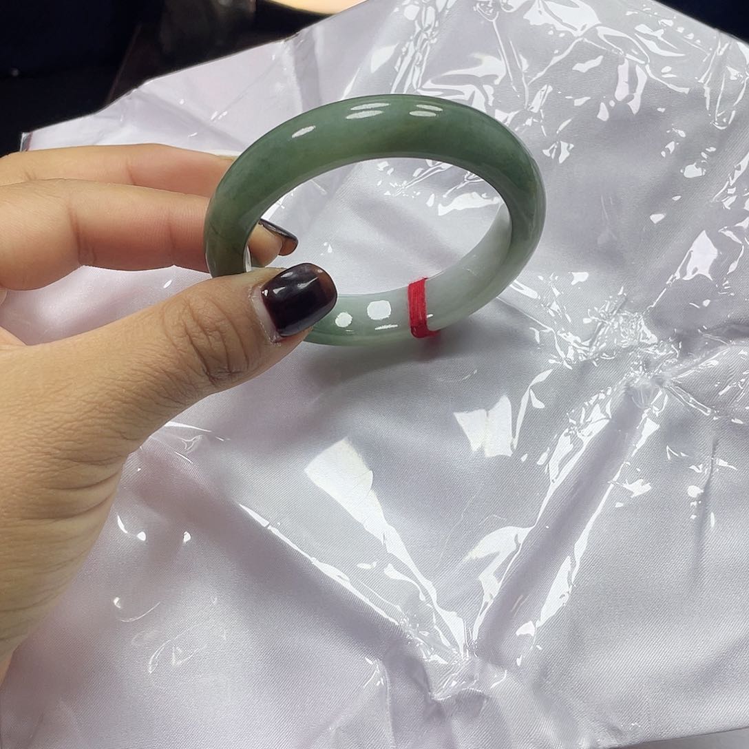 未镶嵌手镯翡翠丽丽