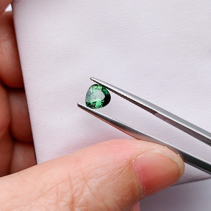 叶***蓁蓝宝石裸石精品精品