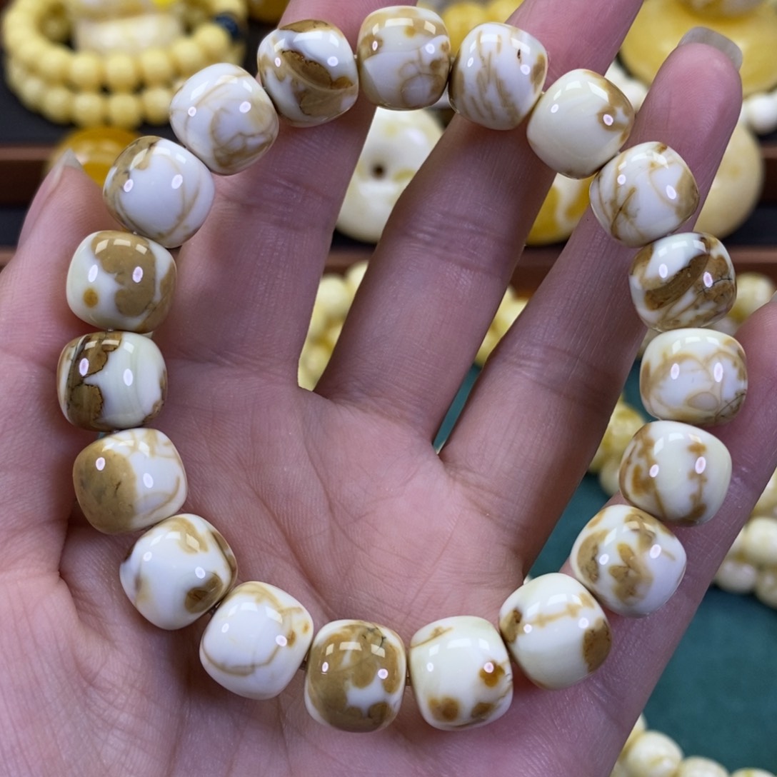 琥珀裸石未镶嵌同料手串