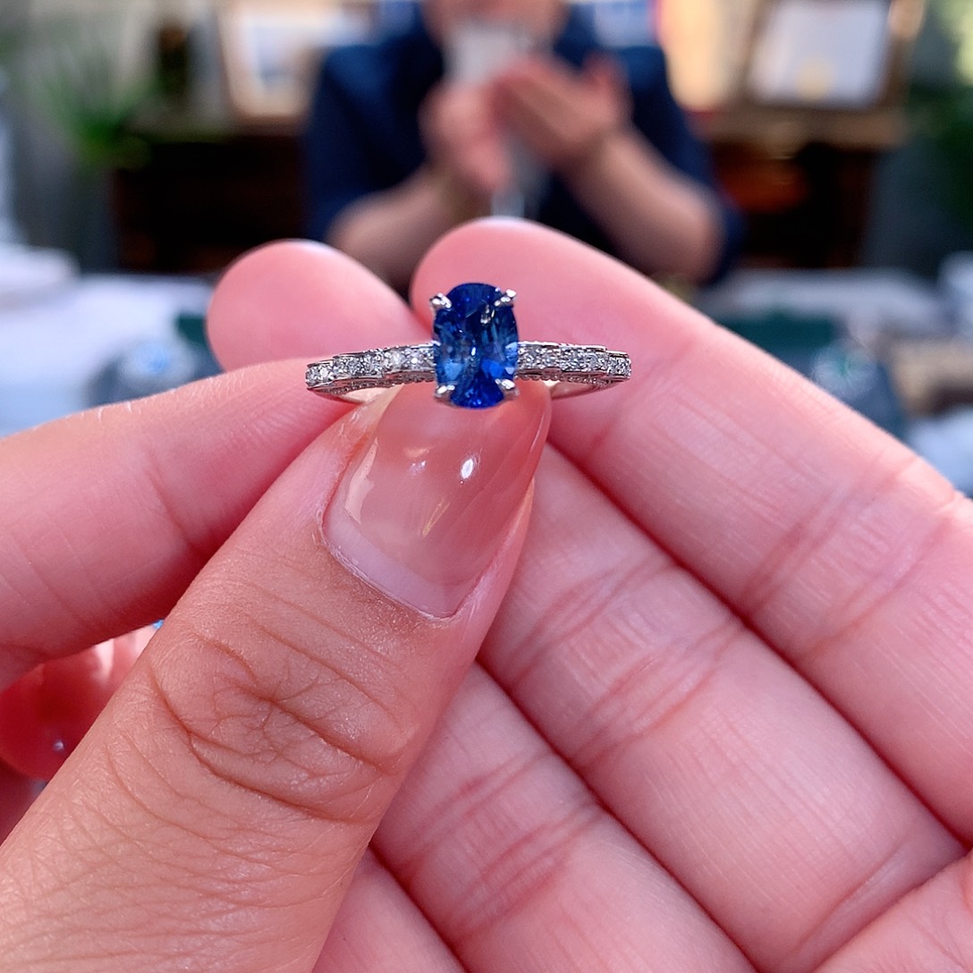 【闪购商品】蓝宝石戒指18K金镶嵌蓝宝石戒指