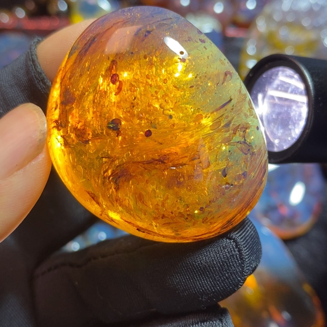 未镶嵌琥珀裸石……