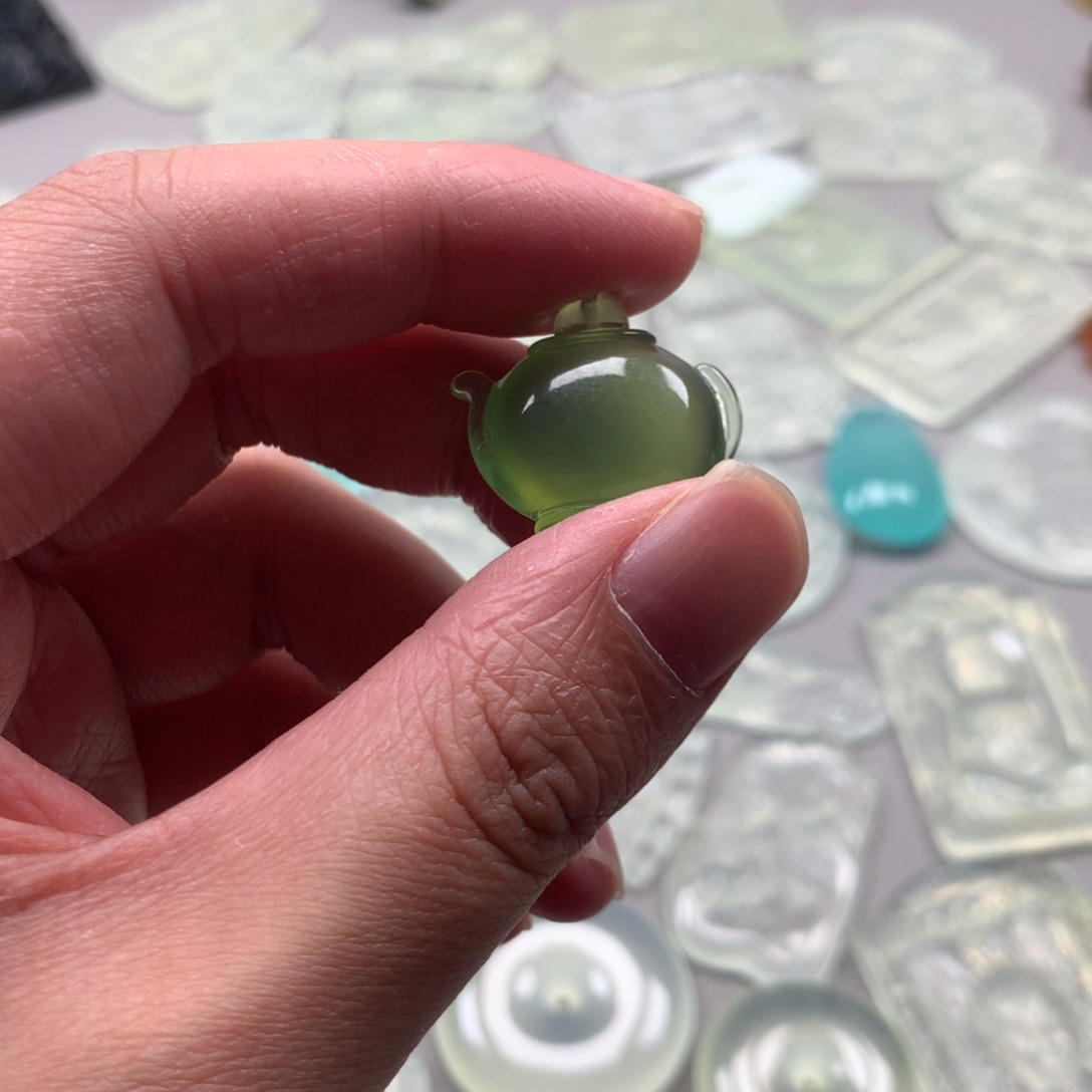 蛇纹石玉颈饰未镶嵌