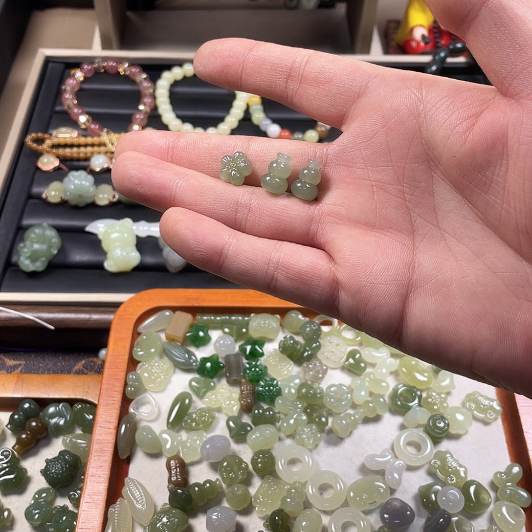 久***！和田玉未镶嵌颈饰