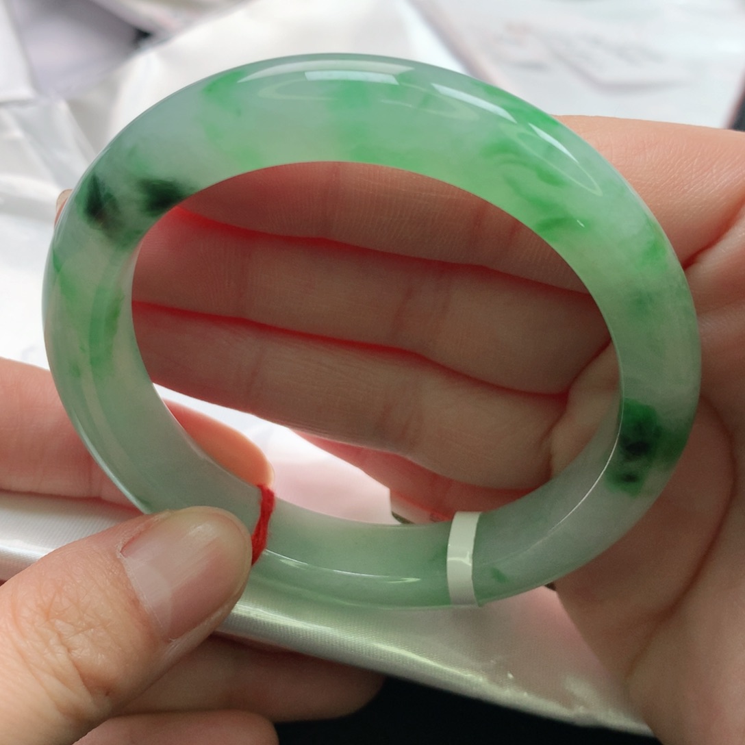 翡翠手镯未镶嵌5556圈