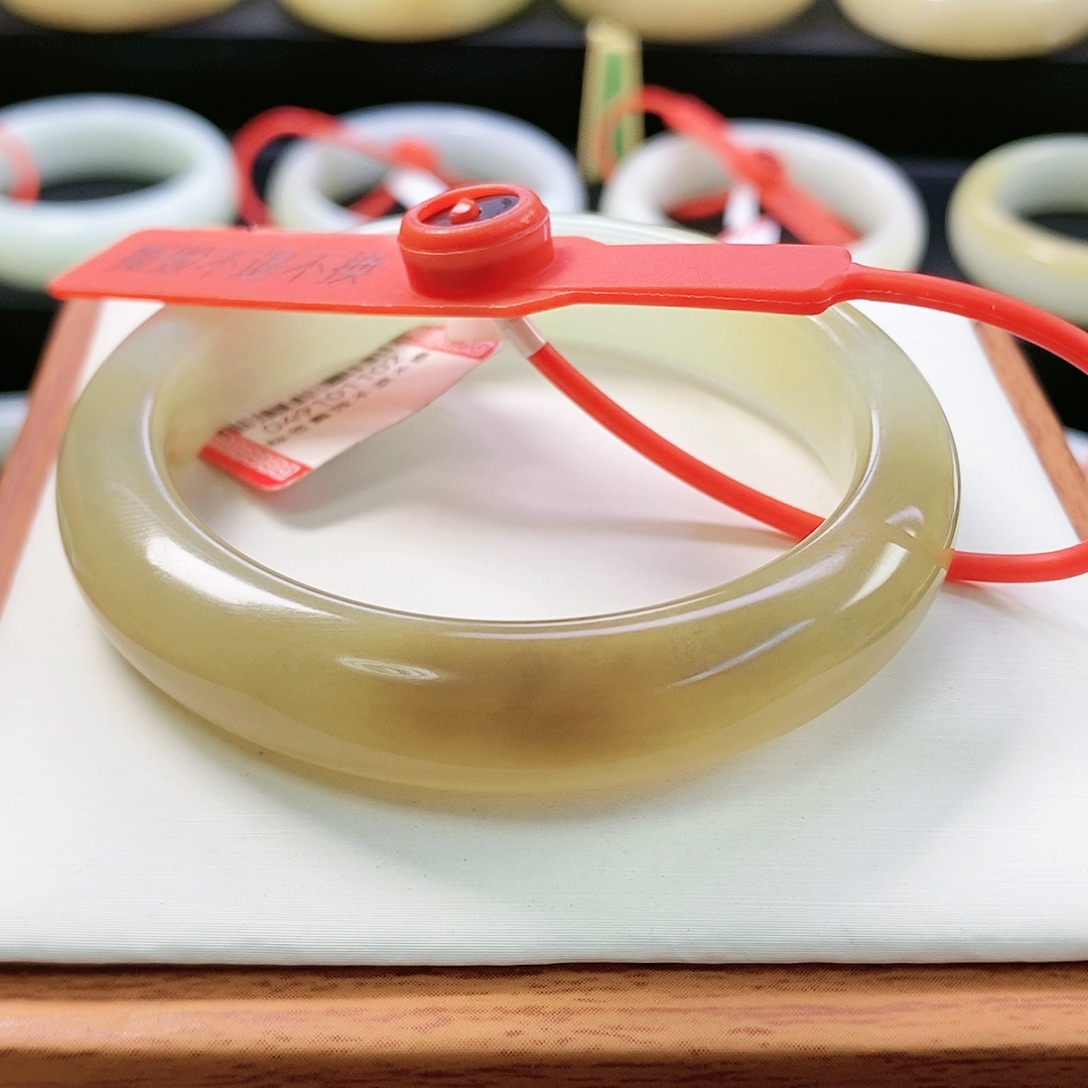 和田玉未镶嵌手镯52