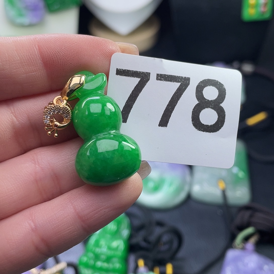 翡翠未镶嵌吊坠(赠链)