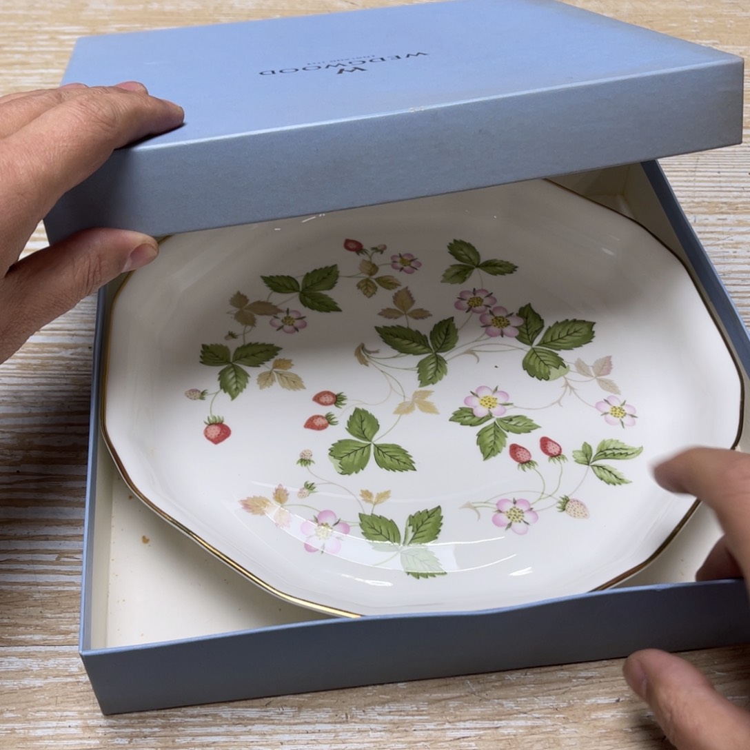 瓷片秋*密密麻麻地排列着一个