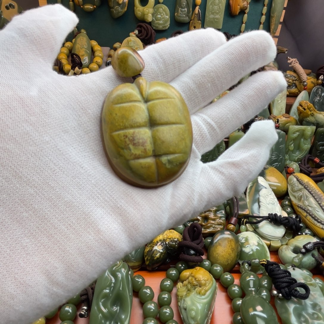 皮***周岫岩河磨玉（透闪石质玉）未镶嵌颈饰