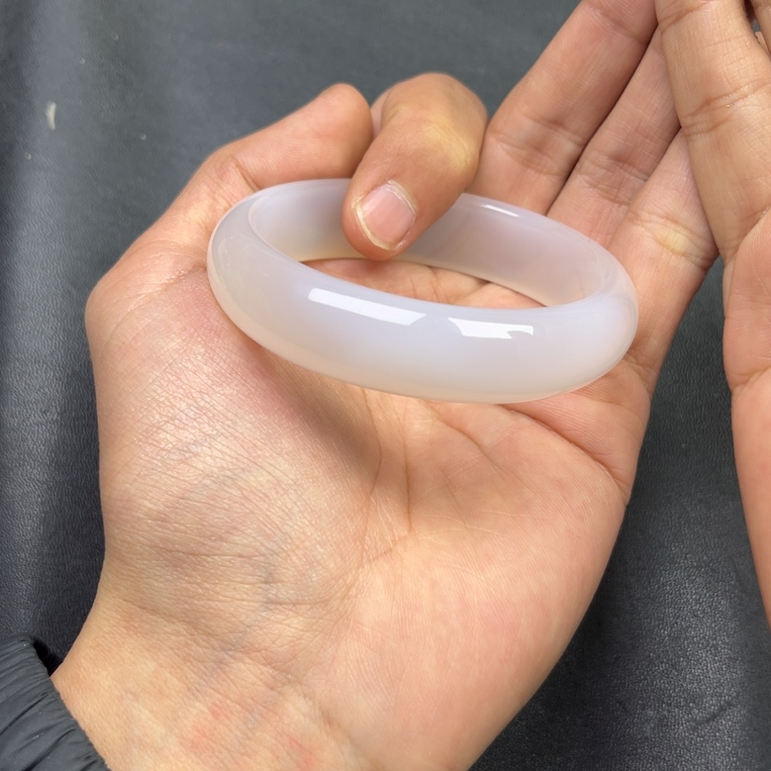 玛瑙/玉髓颈饰未镶嵌多样性钢板料玉髓白月光手镯