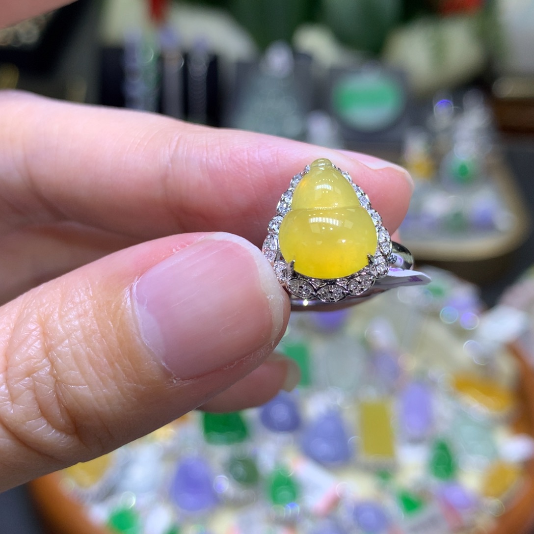 翡翠颈饰18K金镶嵌翡翠吊坠项链