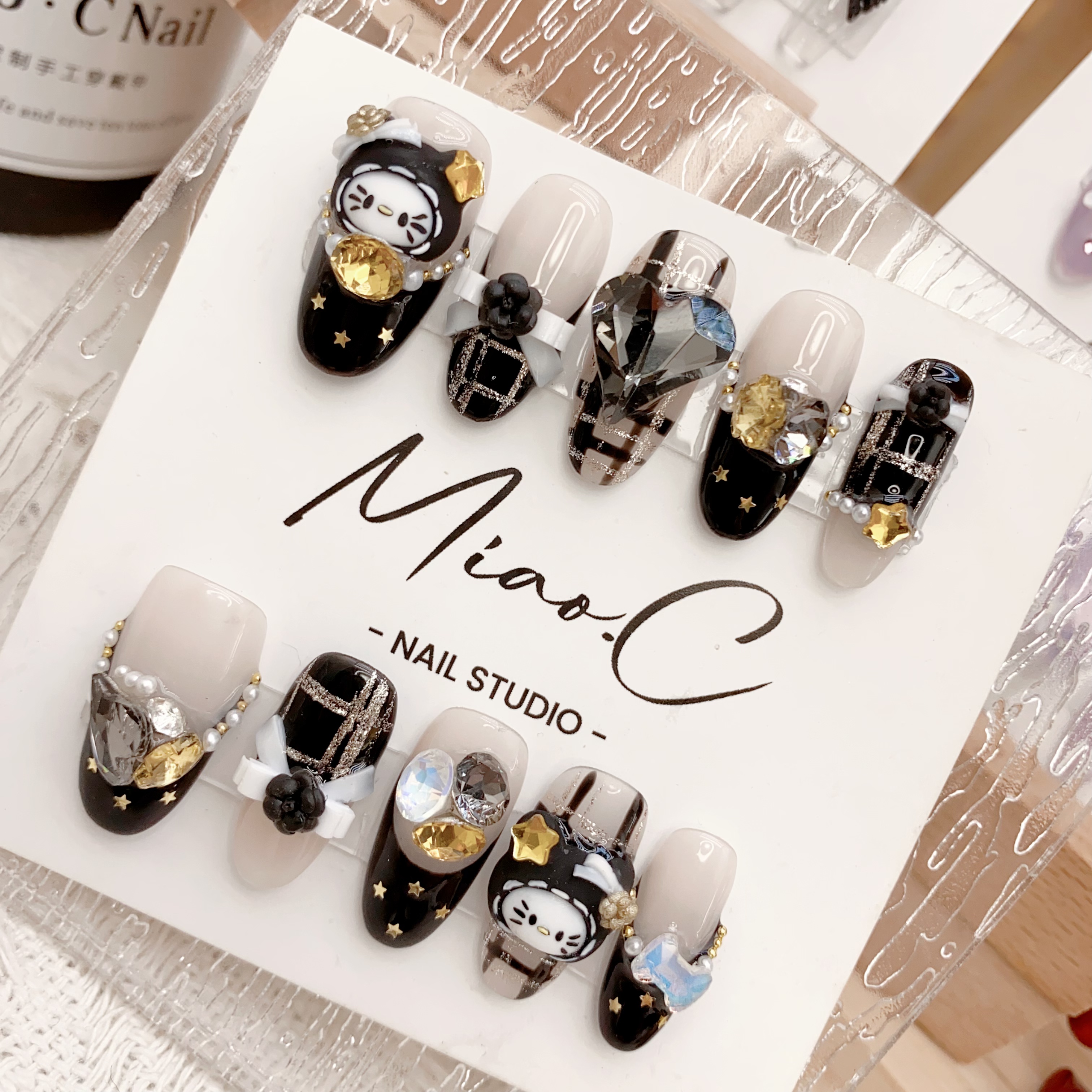 【小香KT】Miao.C 纯手工法式格纹小香风HelloKitty立体雕花穿戴甲