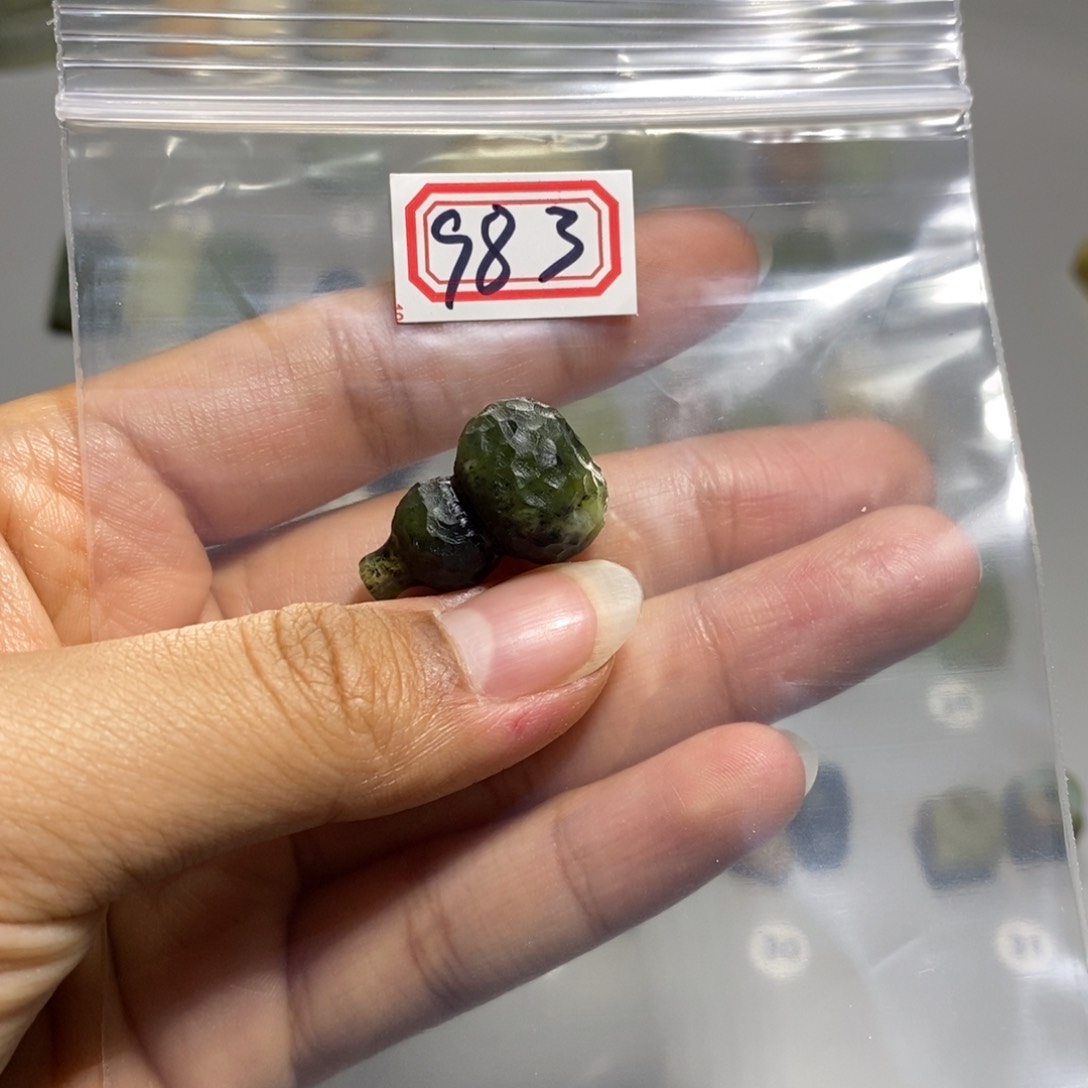蛇纹石玉颈饰未镶嵌新**哲