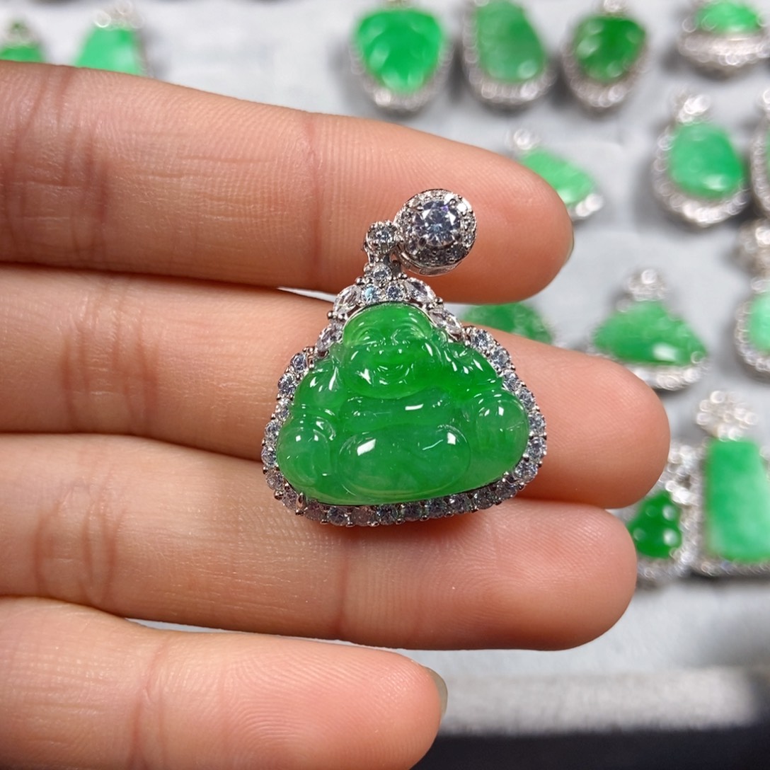 翡翠未镶嵌颈饰佛公