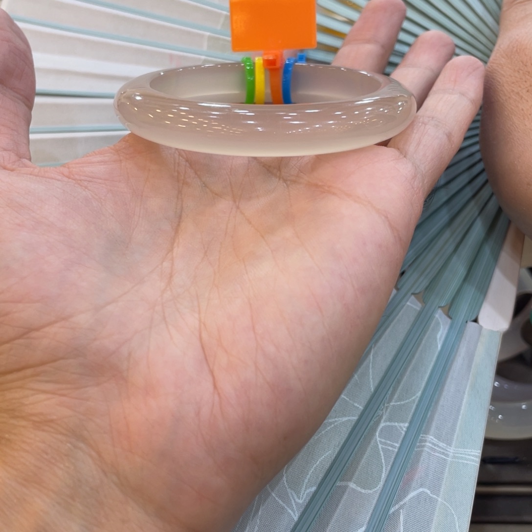 玛瑙/玉髓手镯未镶嵌舞****