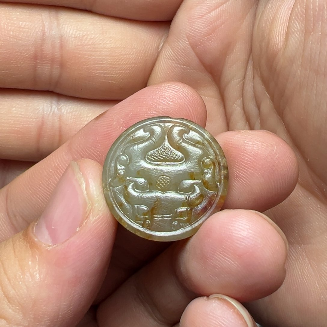 和田玉颈饰未镶嵌山*?