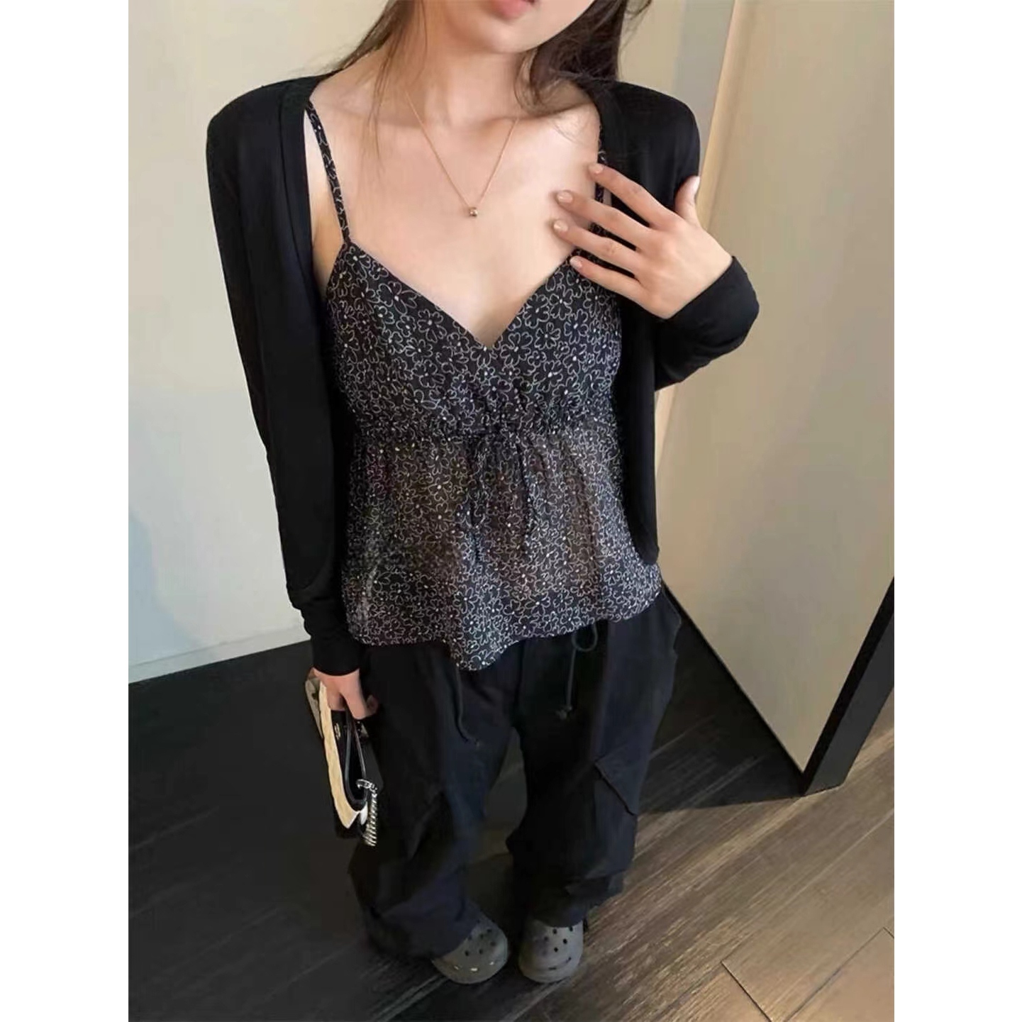 简约百搭针织开衫+吊带碎花印花背心套装