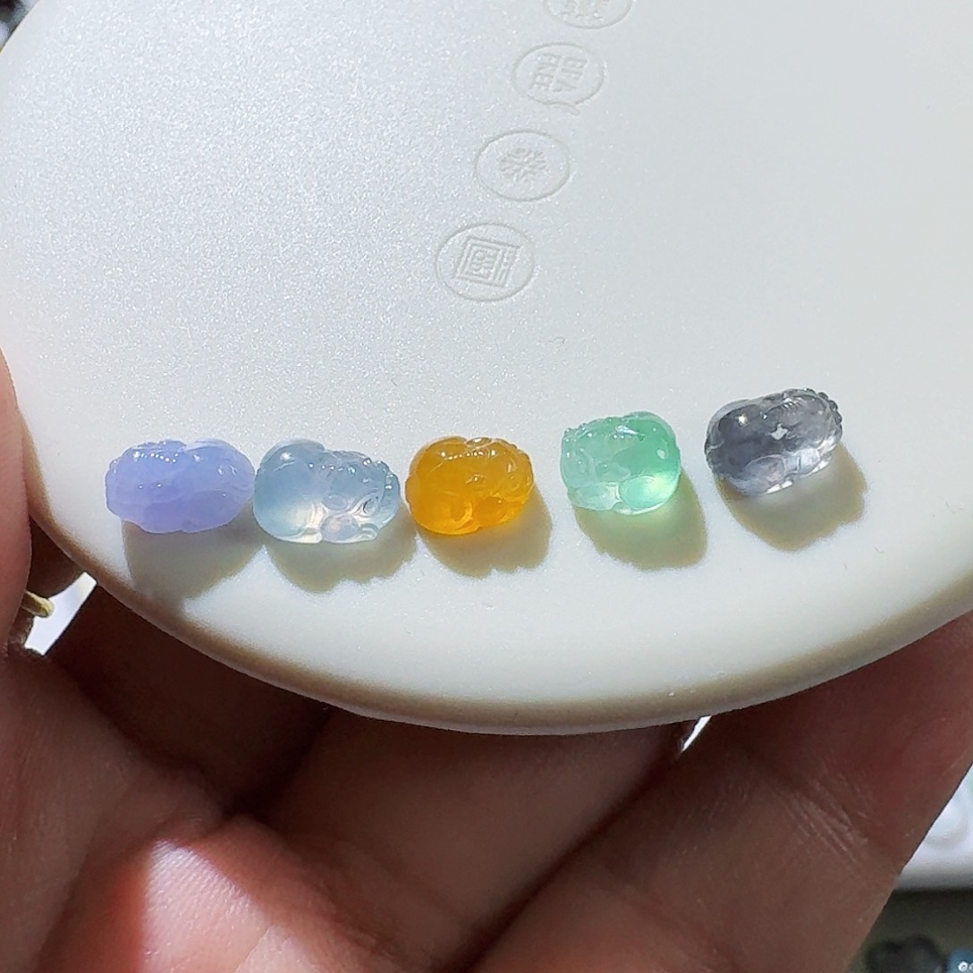 翡翠颈饰未镶嵌裸石