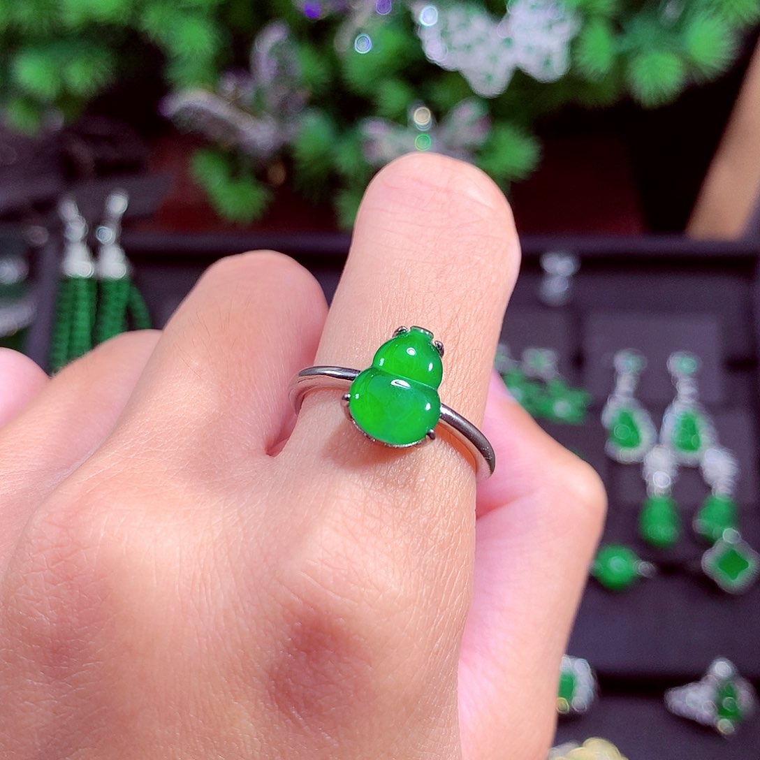 颈饰未镶嵌翡翠天然