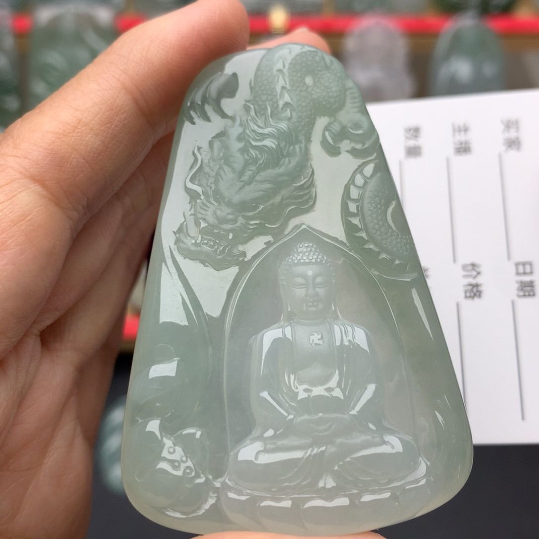 翡翠未镶嵌颈饰大日