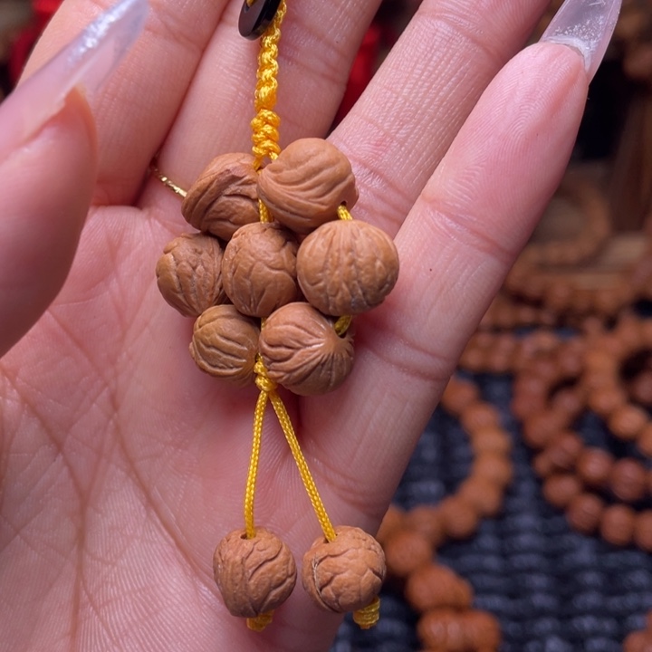 木质类龙纹桃枭挂件