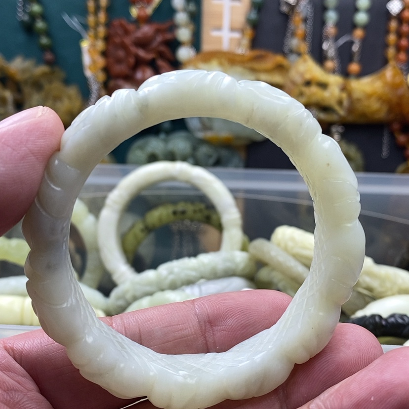 【闪购商品】蛇纹石玉未镶嵌手镯九***