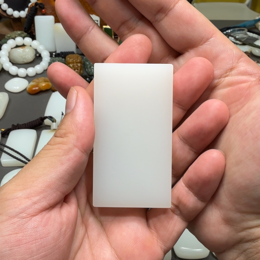 和田玉未镶嵌吊坠(赠链)