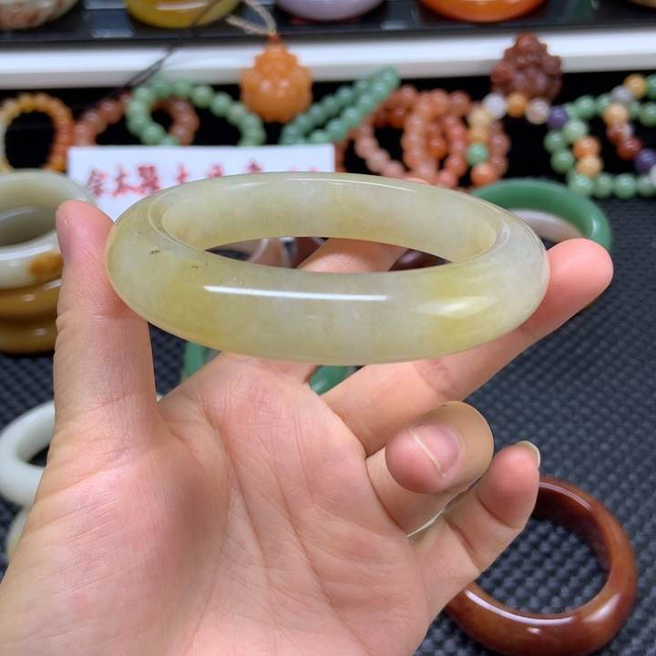 石英质玉手镯未镶嵌