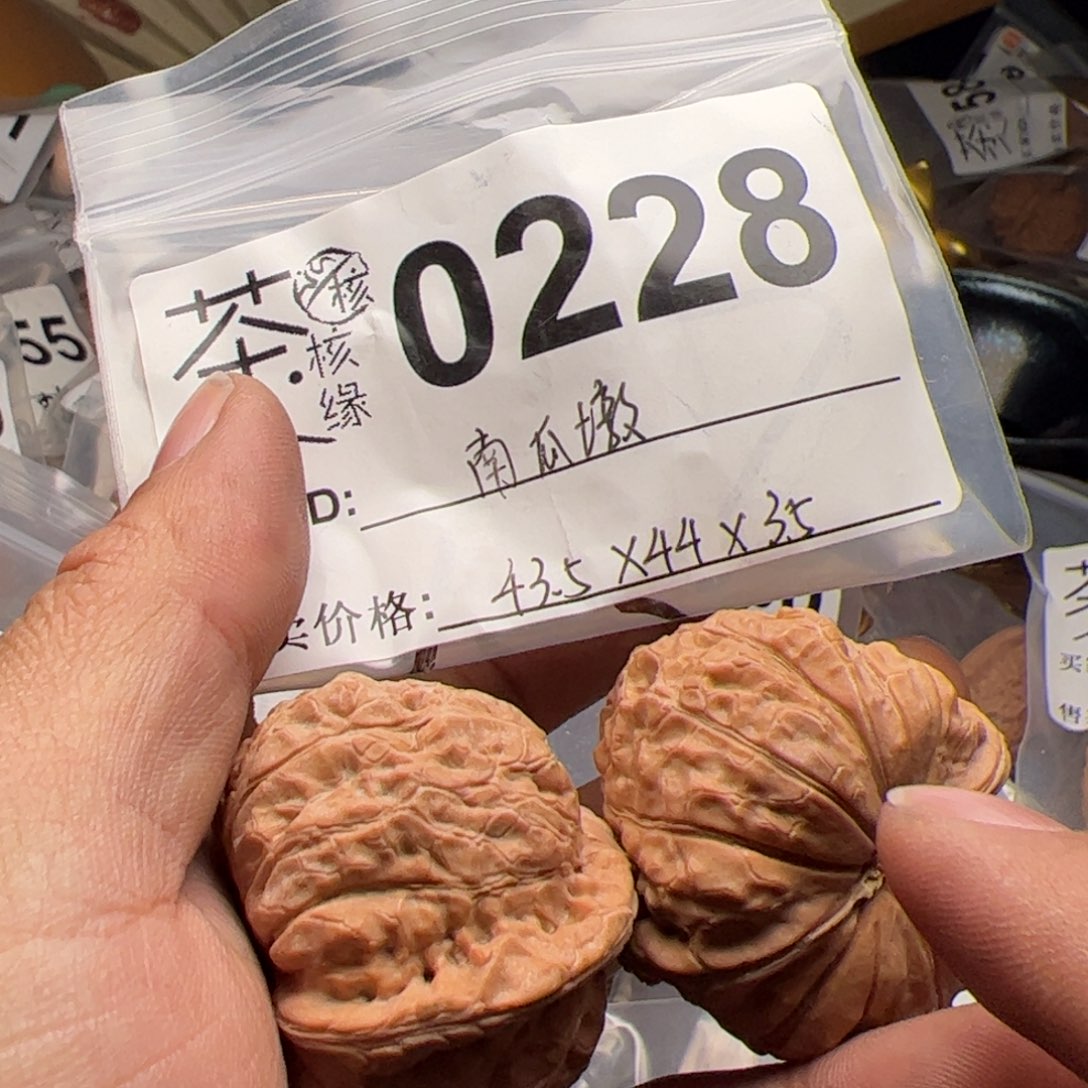 【闪购商品】文玩核桃吊坠今天