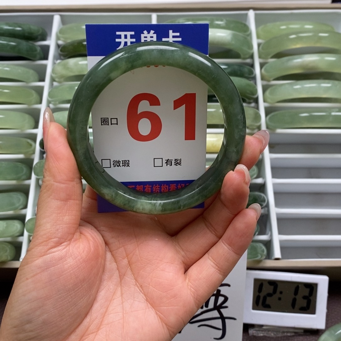 岫玉手镯未镶嵌我