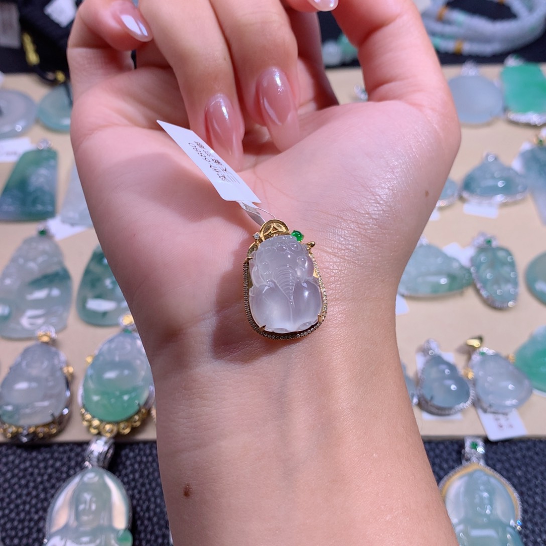 翡翠吊坠(不含链)18K金镶嵌