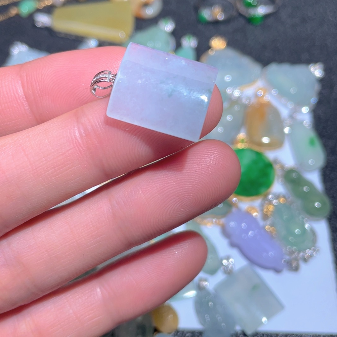 翡翠颈饰18K金镶嵌翡翠