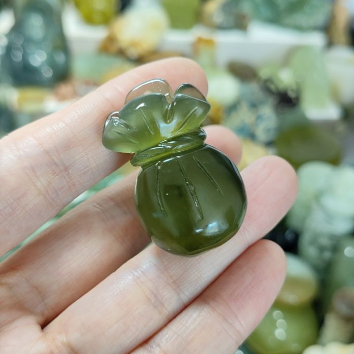 岫玉未镶嵌挂坠款式