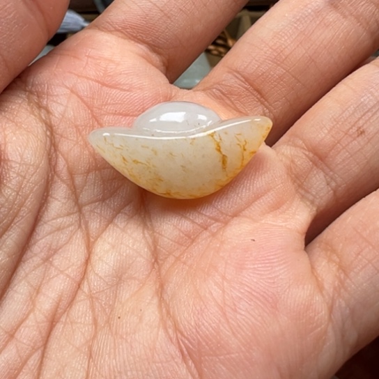 和田玉未镶嵌颈饰元宝