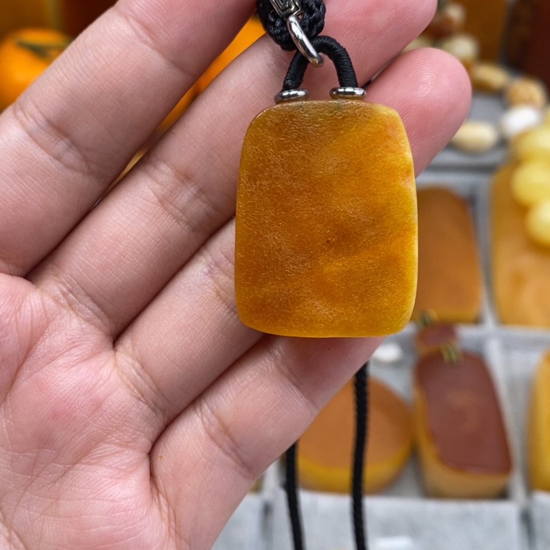 琥珀吊坠(赠链)未镶嵌
