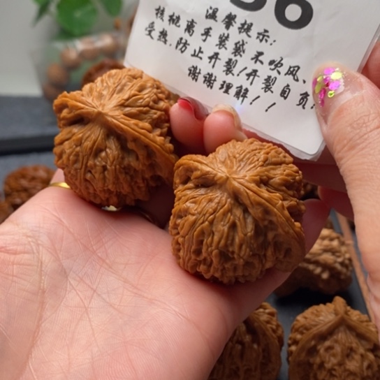 逸***鹿文玩核桃吊坠全品45南疆石436