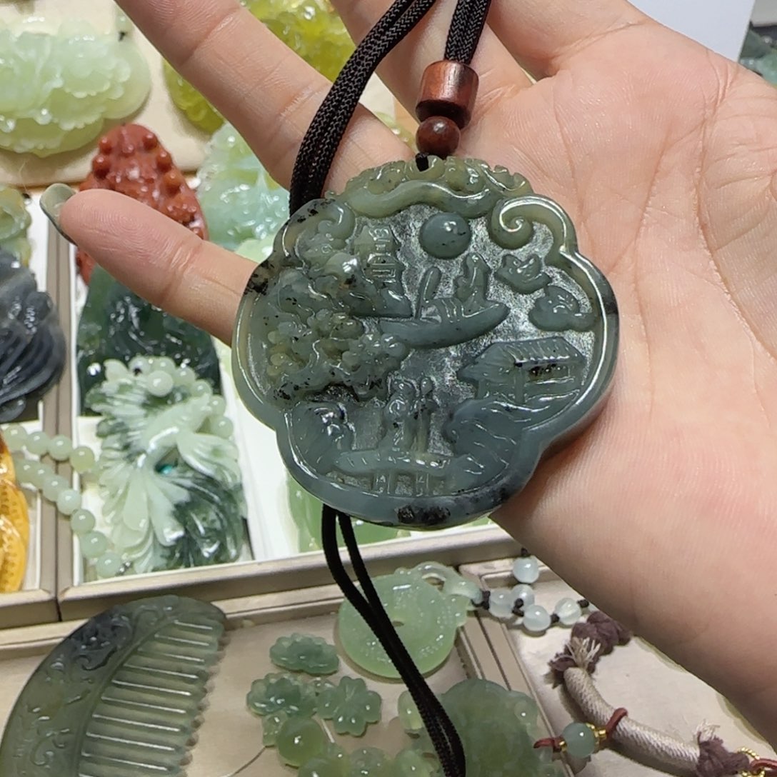 未镶嵌蛇纹石玉吊坠