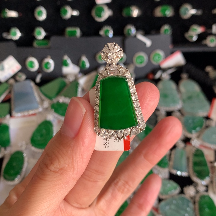 【闪购商品】翡翠颈饰银S925镶嵌柿**意天然翡翠