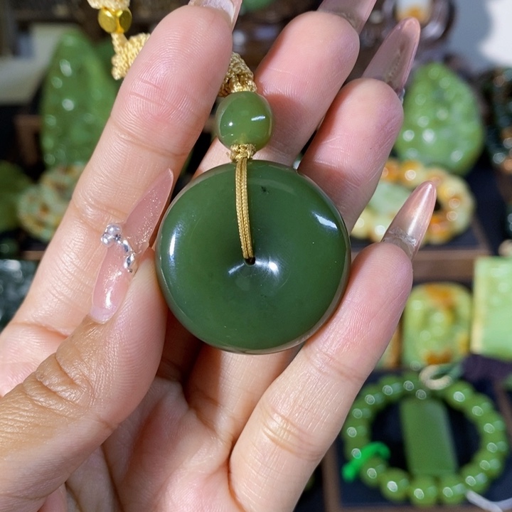 吊坠(赠链)未镶嵌和田玉